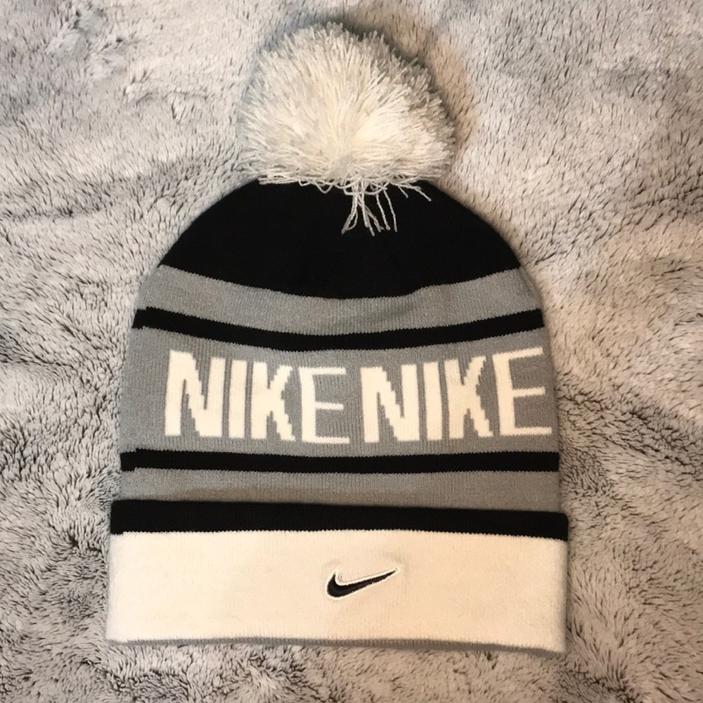 Nike Pom Pom Beanie